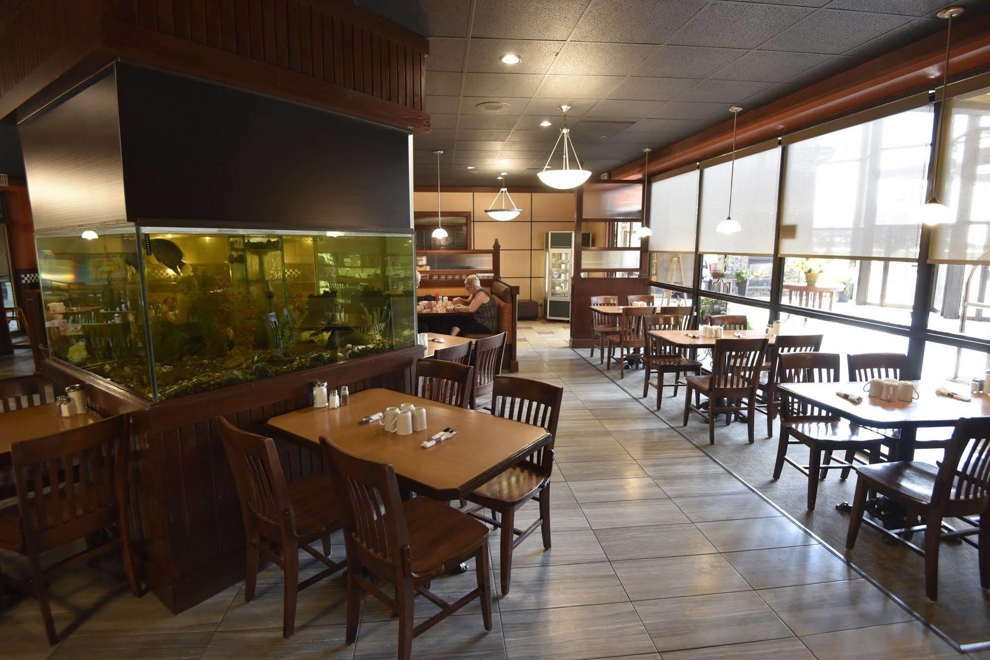 Tropical Inn - North Battleford Dış mekan fotoğraf