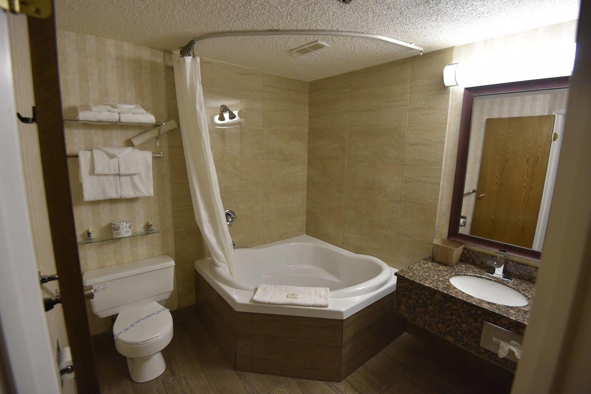Tropical Inn - North Battleford Dış mekan fotoğraf