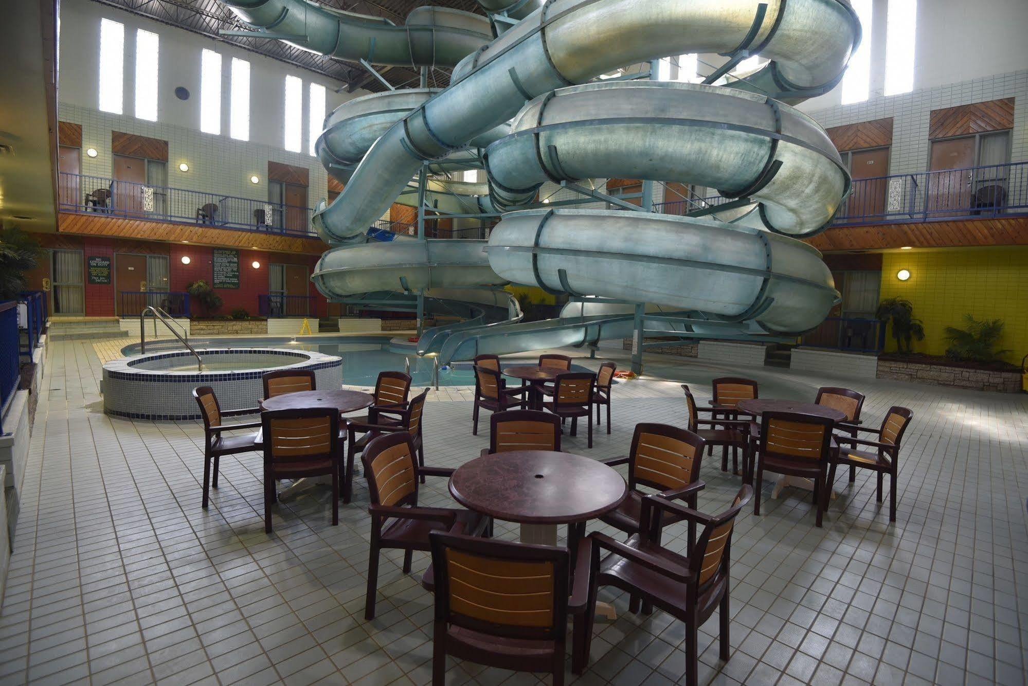Tropical Inn - North Battleford Dış mekan fotoğraf