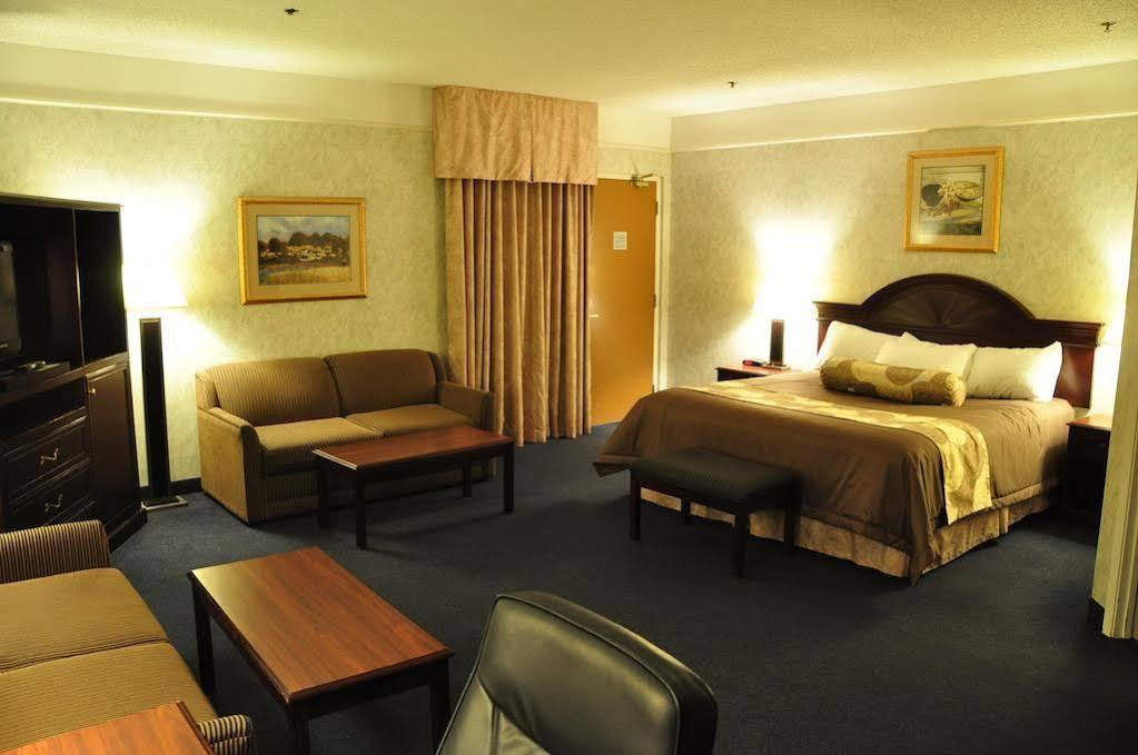 Tropical Inn - North Battleford Dış mekan fotoğraf